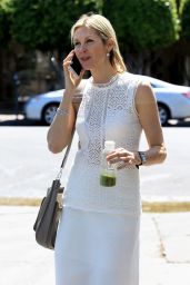Kelly Rutherford Cute Outfit - Melrose in Los Angeles 3/28/2017