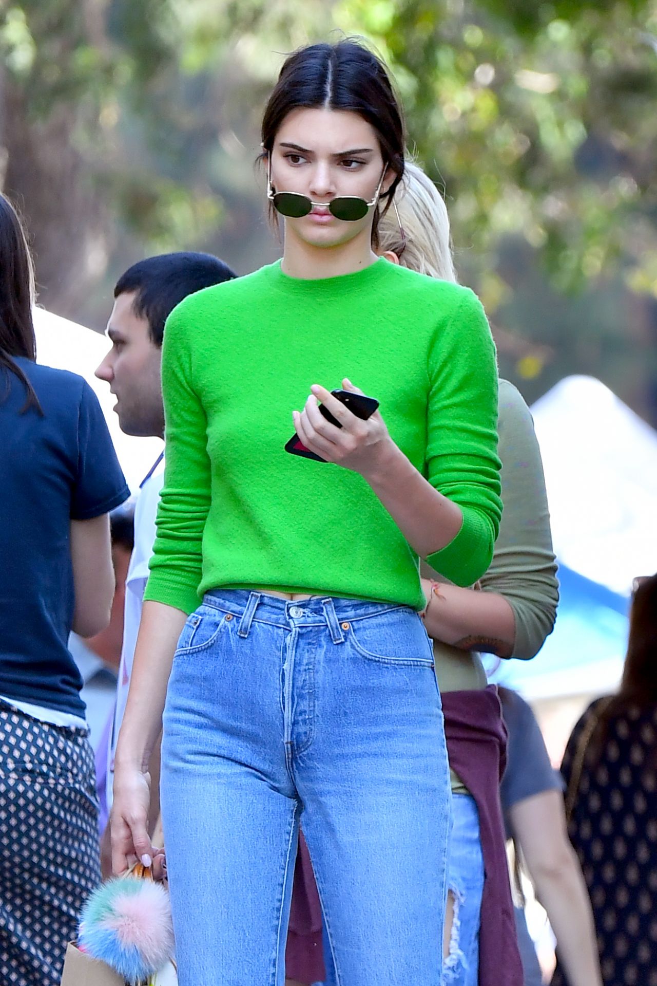 Kendall Jenner in Jeans at the Flea Market in Los Angeles 3/26/2017