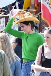 Kendall Jenner in Jeans at the Flea Market in Los Angeles 3/26/2017