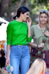 Kendall Jenner in Jeans at the Flea Market in Los Angeles 3/26/2017 ...