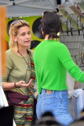 Kendall Jenner in Jeans at the Flea Market in Los Angeles 3/26/2017 ...