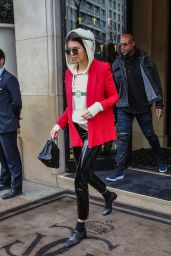 Kendall Jenner - Leaves Her Hotel and Goes to l