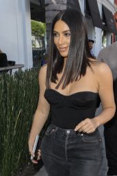 Kim Kardashian at Cuveee on Robertson Blvd in LA 3/30/2017