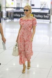 Kylie Minogue - Walks Through Melbourne Airport 3/6/ 2017