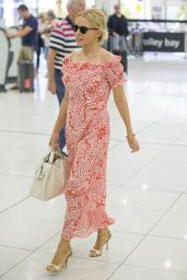 Kylie Minogue - Walks Through Melbourne Airport 3/6/ 2017