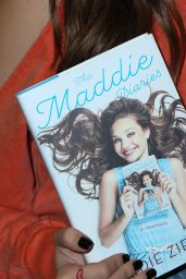 Maddie Ziegler - Signing Copies of 