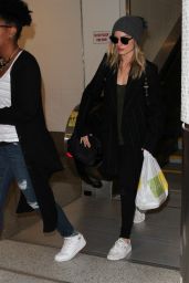 Margot Robbie Travel Style - LAX Airport in Los Angeles 3/2/ 2017