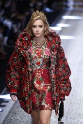 Sarah Snyder - Dolce Gabbana Show Runway on Milan fashion Week, February 2017