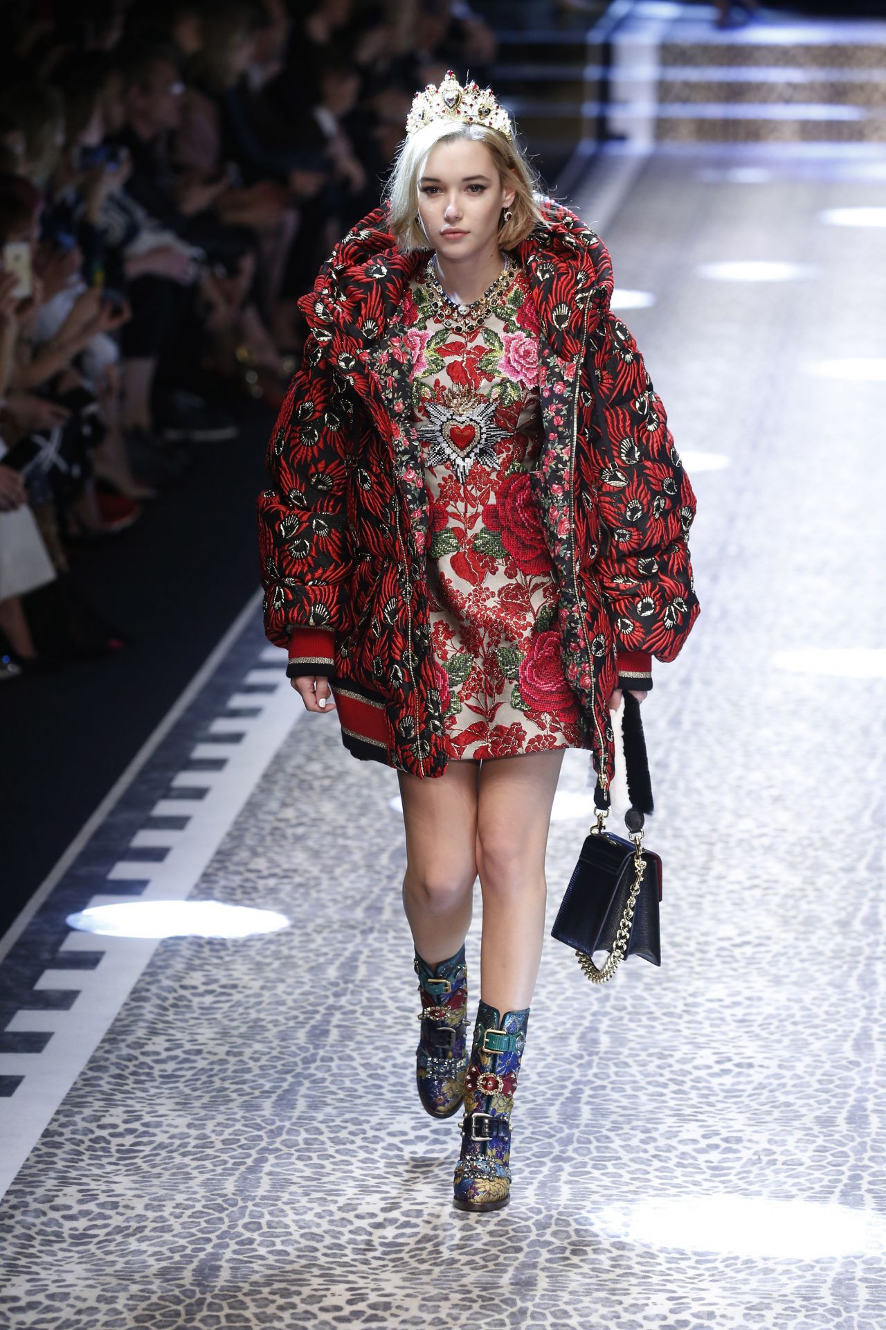 Sarah Snyder - Dolce Gabbana Show Runway on Milan fashion Week ...