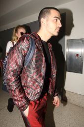 Sophie Turner at LAX Airport With Her Boyfriend Joe Jonas 3/5/ 2017