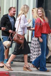 Ali Larter Casual Style - Shopping With Friends in Venice Beach 4/6/2017