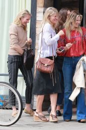 Ali Larter Casual Style - Shopping With Friends in Venice Beach 4/6 ...