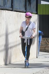 Amy Adams in Tightrs - Rides a Scooter in Studio City 4/1/2017