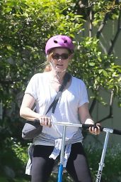 Amy Adams in Tightrs - Rides a Scooter in Studio City 4/1/2017
