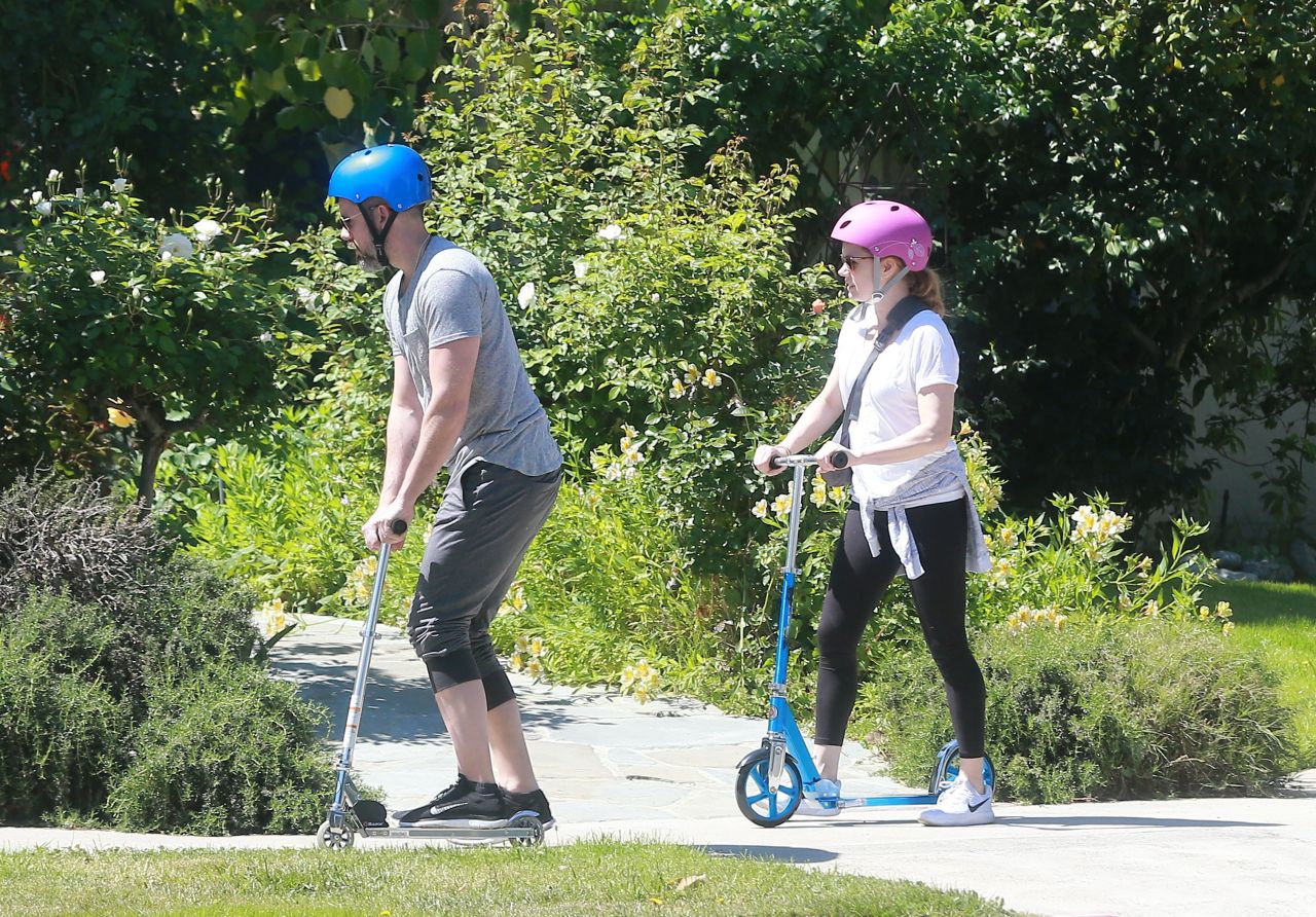 Amy Adams in Tightrs - Rides a Scooter in Studio City 4/1/2017 • CelebMafia