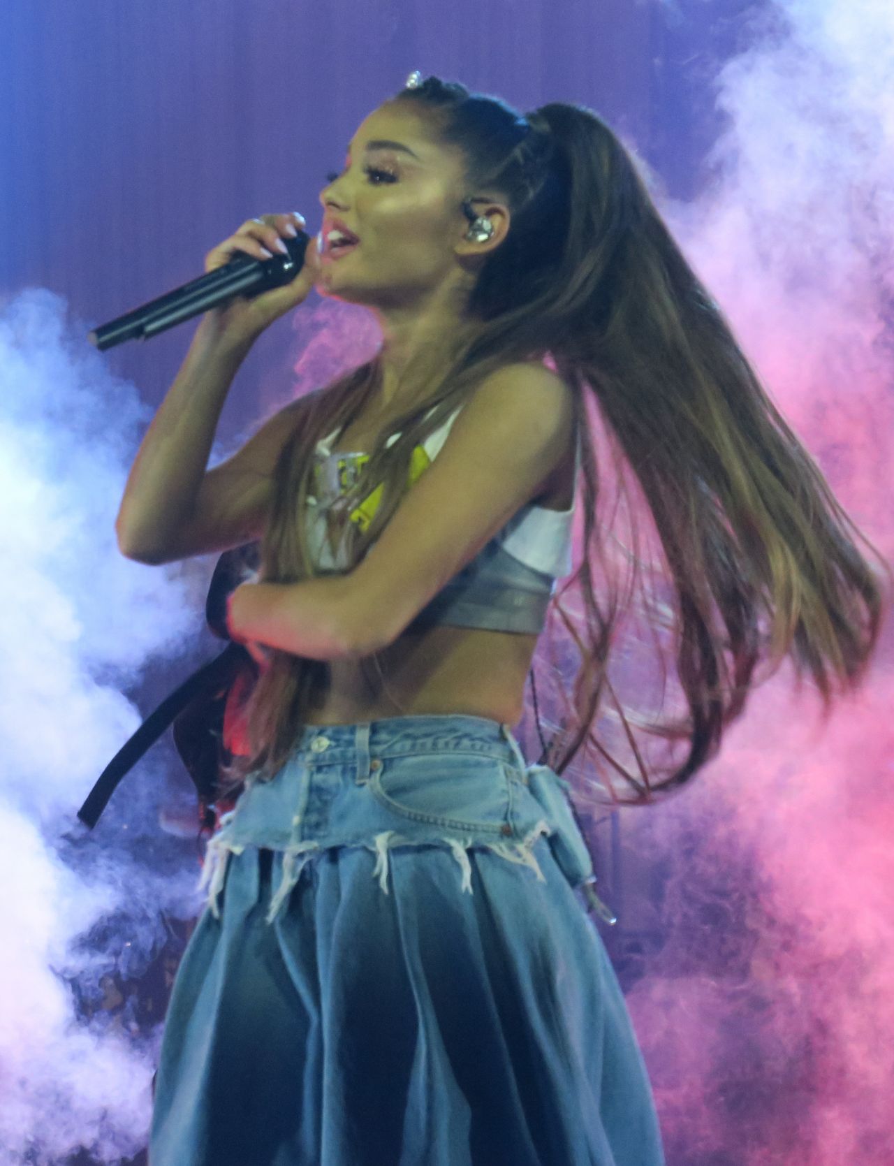 Ariana Grande Performs at Brings her Dangerous Woman Tour in Los ...