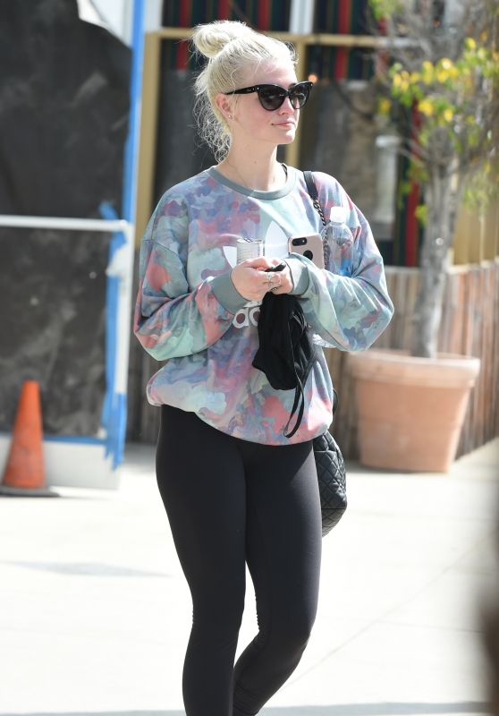 Ashlee Simpson - Leaving a Gym in LA 4/7/2017