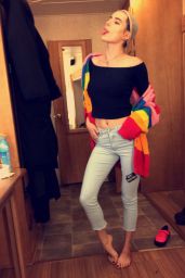 Bella Thorne Social Media Pics 4/5/2017
