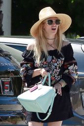 Beth Behrs - Lunch With Her Friends In Ojai 4/20/2017