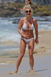 Britney Spears Beach Bikini Fun in Kauai, Hawaii, April 2017