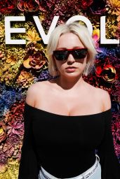 Caroline Vreeland – The Blonde Salad x Revolve Pool Party in Palm Springs 4/14/2017