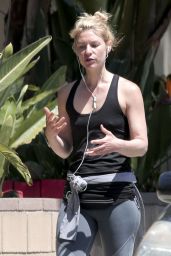 Claire Danes in Workout Gear - Los Angeles 4/12/2017