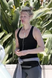 Claire Danes in Workout Gear - Los Angeles 4/12/2017