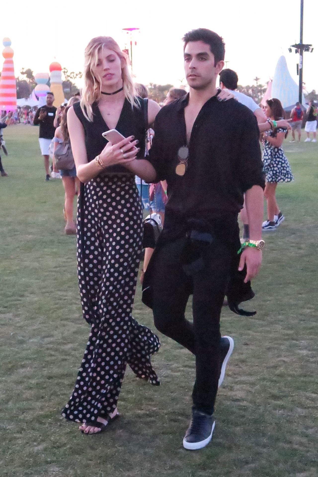 Devon Windsor & Rachel Hilbert at Coachella in Indio 4/14/2017 • CelebMafia