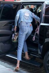 Gigi Hadid in Jeans - Leaving Her Apartment in NYC 4/16/2017