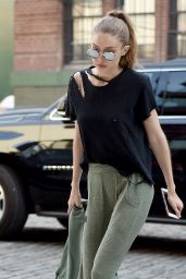 Gigi Hadid - Out in New York City April 4/10/2017