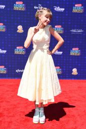 Grace VanderWaal – Radio Disney Music Awards in Los Angeles 04/29/2017