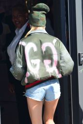 Hailey Baldwin - Shops at Rihanna