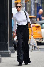 Karlie Kloss Cute Outfit - Shopping in NYC 4/23/2017 
