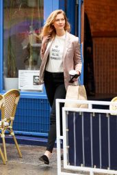 Karlie Kloss in Casual Attire - Hails a Cab in Tribeca, NYC 4/6/2017
