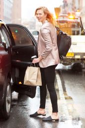 Karlie Kloss in Casual Attire - Hails a Cab in Tribeca, NYC 4/6/2017