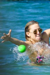 Kate Hudson in Bikini at a Beach in Hawaii 4/4/2017