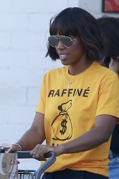Kelly Rowland - Shops For Groceries at Bristol Farms in LA 4/20/2017