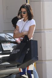 Kendall Jenner - Shopping in LA 4/17/2017