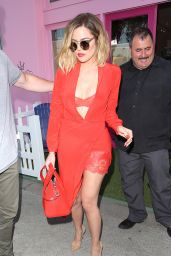 Khloe Kardashian Chic Outfit - Visiting the Vanderpump Dog Rescue Center in LA 4/21/2017