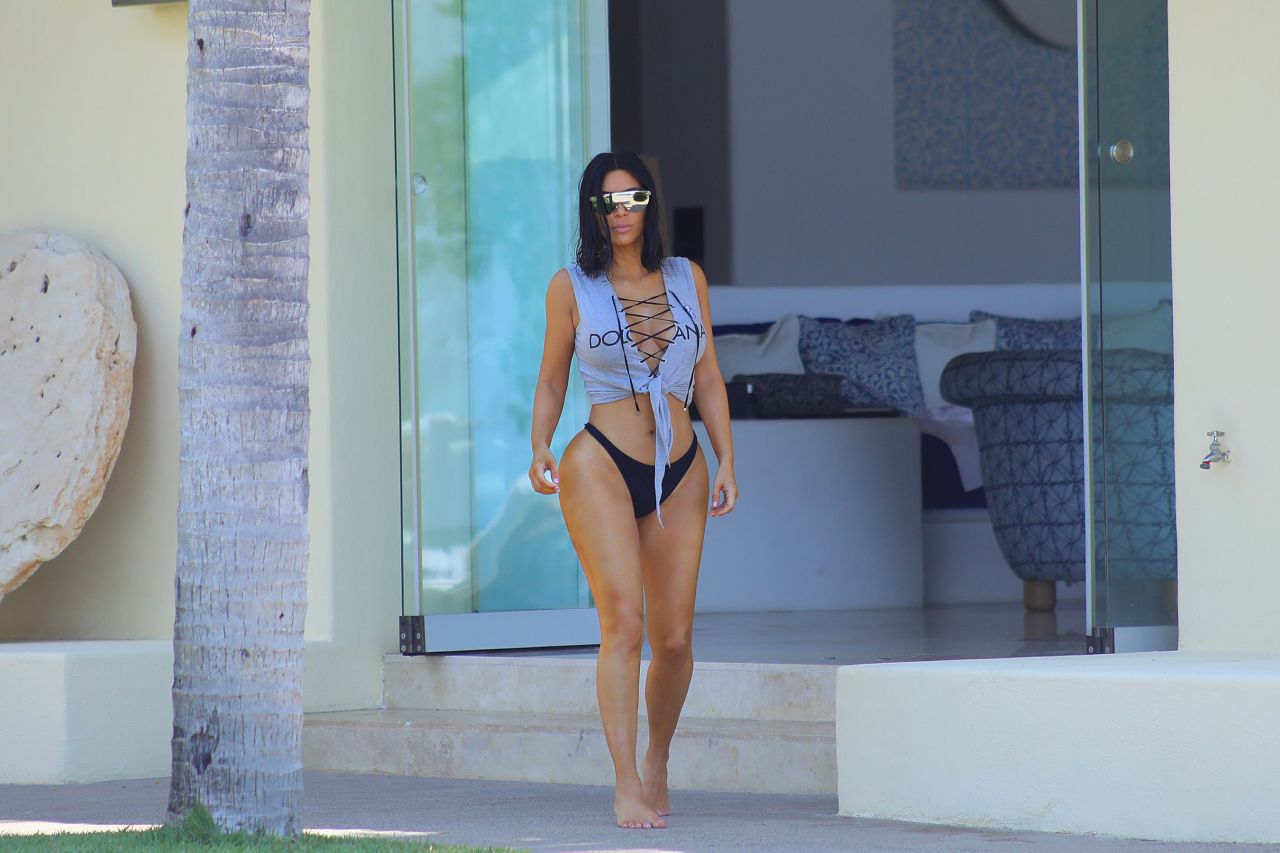 Kim Kardashian In Bikini Mexico 4 24 17 Celebmafia