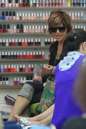 Lisa Rinna in Los Angeles, California 4/18/2017