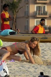 Michelle Hunziker in Bikini - Dubai 4/11/2017 
