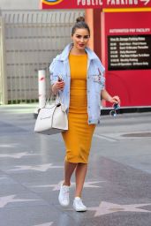 Olivia Culpo Casual Style - Running Errands in LA, April 2017