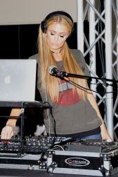 Paris Hilton - Benefit DJ Set at Equinox for The OM Felixfoundation in Los Angeles 4/12/2017