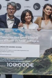 Penelope Cruz - Awards the IV Research Grant of the Unoentrecienmil Foundation Against Childhood Leukemia, Madrid 04/24/2017