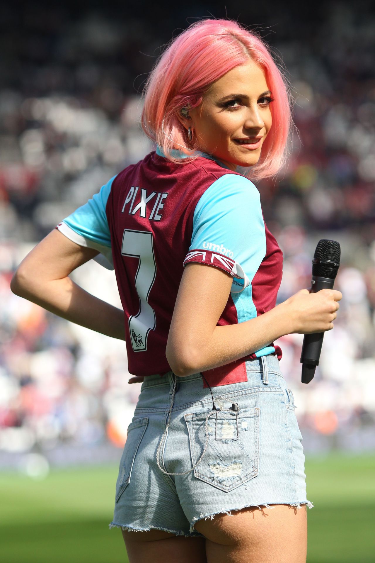 Pixie Lott Performing At Half Time In West Ham V Everton Football