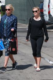 Reese Witherspoon Enjoying a Morning Yoga Class in Brentwood 4/10/2017
