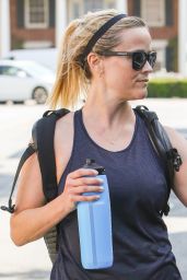 Reese Witherspoon in Workout Attire - Los Angeles 4/11/2017