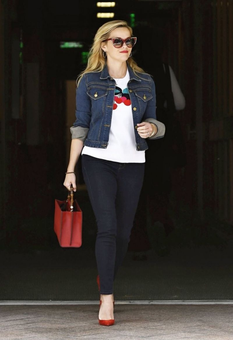 Reese Witherspoon Office Chic Outfit - Going to a Business Meeting in