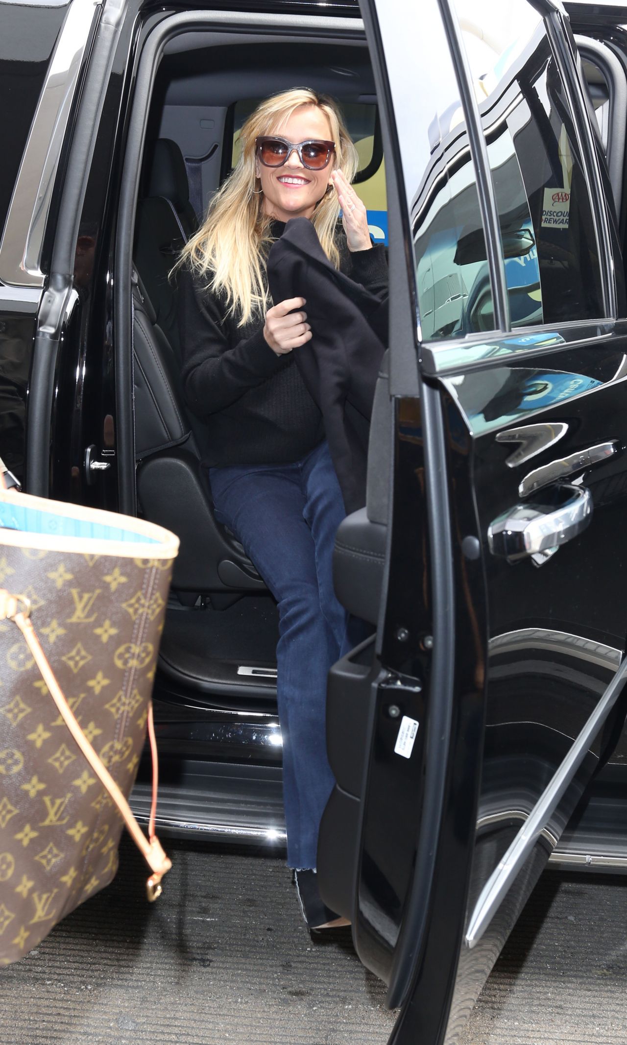 Reese Witherspoon LAX Airport September 16, 2013 – Star Style